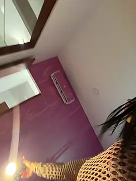 kiim taaylor online show from February 15, 2026, 1:54 pm