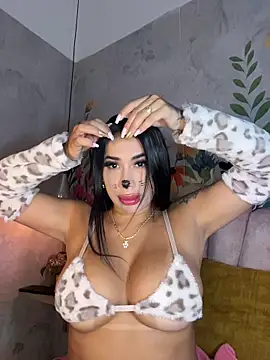 kiim taaylor online show from October 11, 2025, 3:02 pm