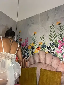 kiim taaylor online show from October 14, 2025, 7:25 pm