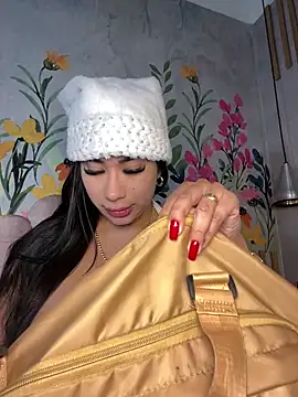 kiim taaylor online show from December 18, 2025, 8:01 pm