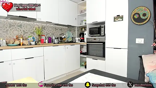Snapshot of AmySuperHeroes chatting on February 19, 2025, 8:33 am AmySuperHeroes online show from February 19, 2025, 8:33 am