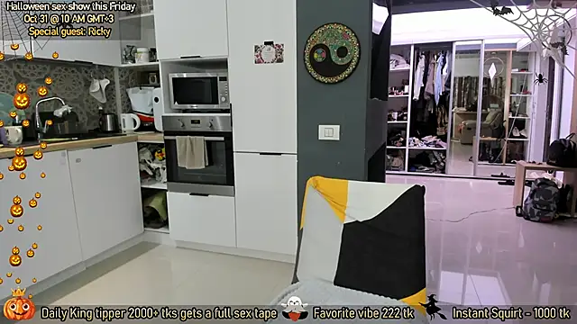 AmySuperHeroes online show from October 28, 2025, 9:08 am