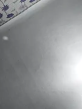 Snapshot of SweetLeila40 chatting on March 5, 2025, 5:29 am SweetLeila40 online show from March 5, 2025, 5:29 am