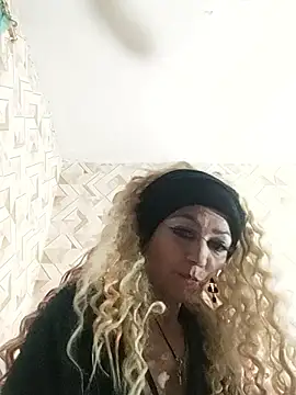 SweetLeila40 online show from January 14, 2026, 10:35 pm