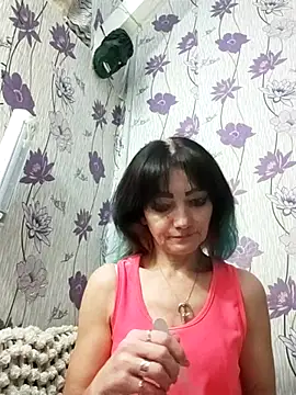 Snapshot of SweetLeila40 chatting on February 24, 2025, 1:57 am SweetLeila40 online show from February 24, 2025, 1:57 am