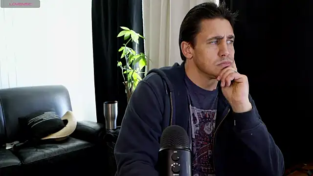 DamienSliick online show from November 23, 2025, 8:30 pm