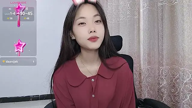 Snapshot of Lvy--v chatting on March 3, 2025, 7:39 pm Lvy--v online show from March 3, 2025, 7:39 pm