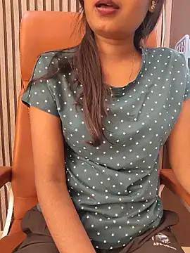 Snapshot of yhona_darling chatting on June 19, 2026, 7:20 pm yhona darling online show from June 19, 2026, 7:20 pm