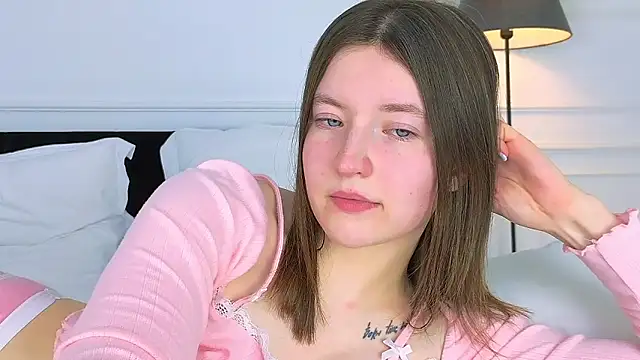 MoonAngelic online show from February 14, 2025, 6:45 am