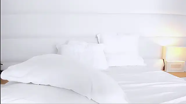 Snapshot of MoonAngelic chatting on December 20, 2025, 2:36 am MoonAngelic online show from December 20, 2025, 2:36 am