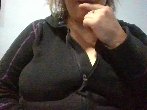 Snapshot of maria38xxx chatting on November 9, 2025, 12:25 am maria38xxx online show from November 9, 2025, 12:25 am