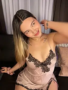 Snapshot of Odett_ chatting on June 21, 2026, 3:45 am Odett online show from June 21, 2026, 3:45 am