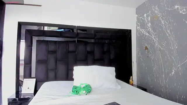 Snapshot of PaigeJayden chatting on March 14, 2025, 9:21 pm PaigeJayden online show from March 14, 2025, 9:21 pm