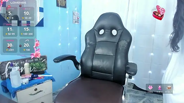 Snapshot of Falak-Yasin chatting on February 17, 2026, 12:13 pm Falak-Yasin online show from February 17, 2026, 12:13 pm