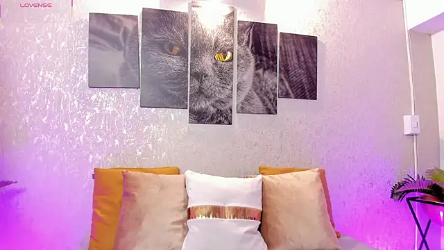 lilicooper  online show from November 12, 2025, 8:34 pm