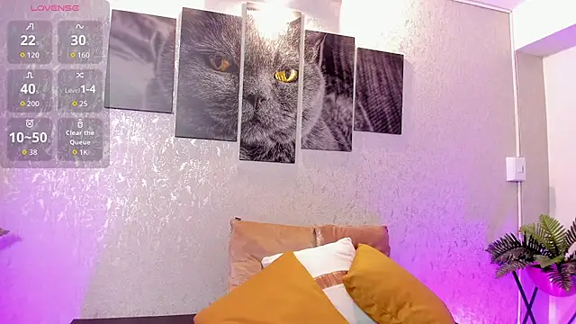 lilicooper  online show from November 6, 2025, 8:57 pm