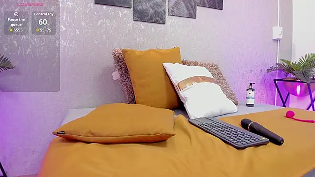 lilicooper  online show from September 15, 2025, 6:19 pm