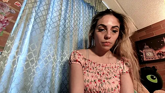 Snapshot of ValeriaLacrozee chatting on September 15, 2025, 7:14 pm ValeriaLacrozee online show from September 15, 2025, 7:14 pm