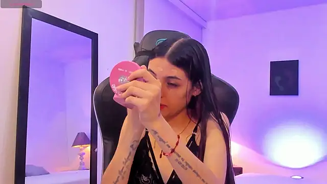 sofiarouge online show from November 6, 2025, 8:13 pm