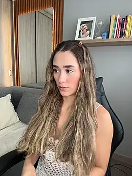 FridaKlein online show from April 8, 2026, 6:53 pm