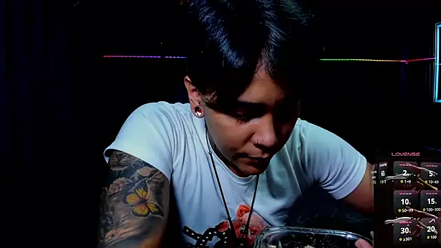 ZhoeStrong online show from November 28, 2025, 9:59 pm