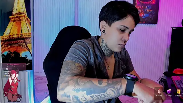 Snapshot of ZhoeStrong chatting on April 4, 2026, 7:31 pm ZhoeStrong online show from April 4, 2026, 7:31 pm