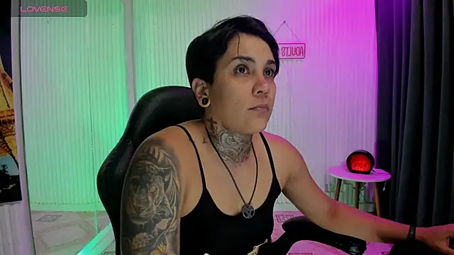 ZhoeStrong online show from May 27, 2026, 1:48 am