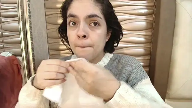 sofiaclauss online show from October 13, 2025, 9:49 pm