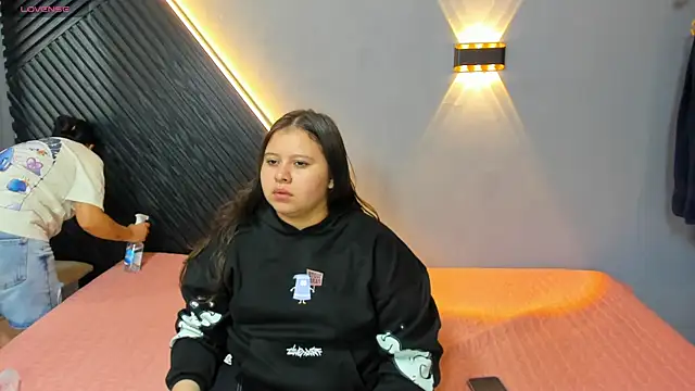 Snapshot of Laia_and_Aloby chatting on April 15, 2026, 11:16 pm Laia and Aloby online show from April 15, 2026, 11:16 pm