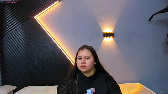 Snapshot of Laia_and_Aloby chatting on May 28, 2026, 11:32 pm Laia and Aloby online show from May 28, 2026, 11:32 pm