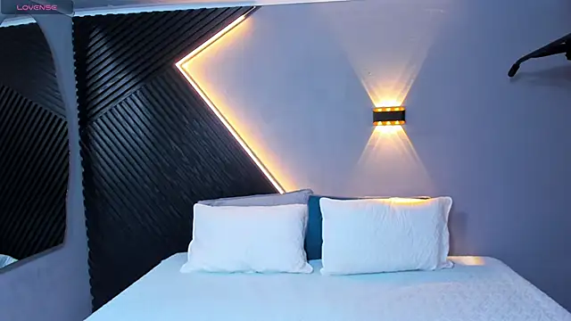 Laia and Aloby online show from March 24, 2026, 10:10 pm