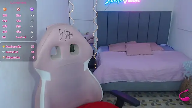 Snapshot of Krysstal_tay chatting on March 13, 2025, 6:01 pm Krysstal tay online show from March 13, 2025, 6:01 pm