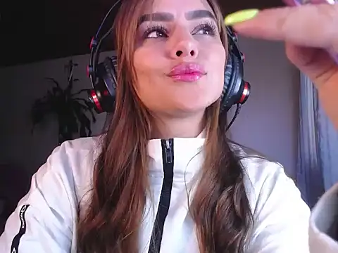 Snapshot of Lu_perez chatting on September 13, 2025, 10:43 pm Lu perez online show from September 13, 2025, 10:43 pm