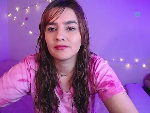 Snapshot of Lu_perez chatting on November 4, 2025, 8:45 pm Lu perez online show from November 4, 2025, 8:45 pm