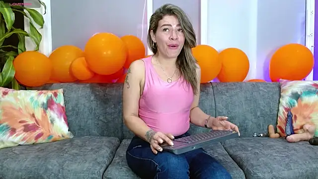 oriana thomson2 online show from September 29, 2025, 1:34 am