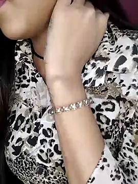 Sreya213 online show from January 25, 2025, 9:14 pm