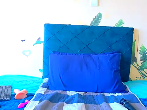 chloechrome online show from November 8, 2025, 1:47 pm