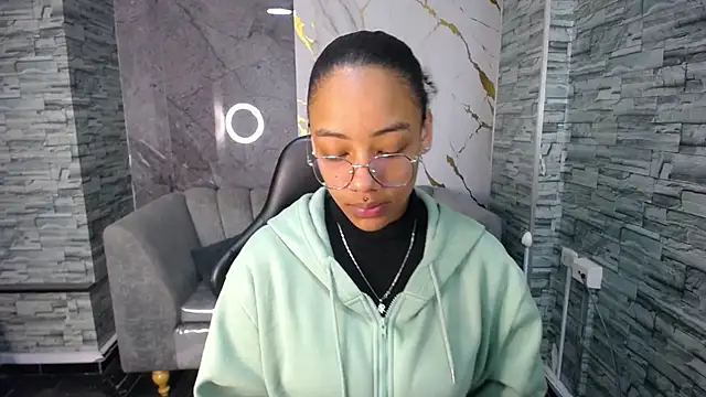 Violeth b online show from October 13, 2025, 12:51 pm