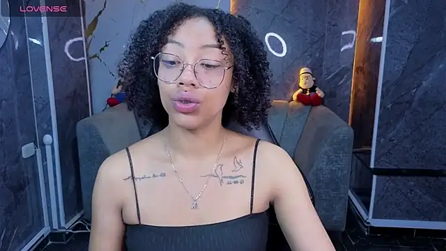 Violeth b online show from May 21, 2026, 12:57 pm