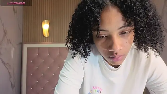 Violeth b online show from December 16, 2025, 1:04 pm