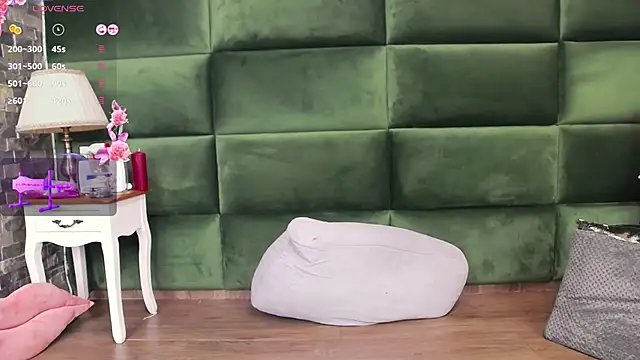 SelenSummer online show from October 12, 2025, 7:04 pm