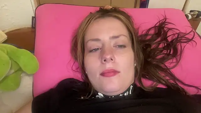 Snapshot of SkarlettRose96 chatting on September 9, 2025, 6:56 am SkarlettRose96 online show from September 9, 2025, 6:56 am