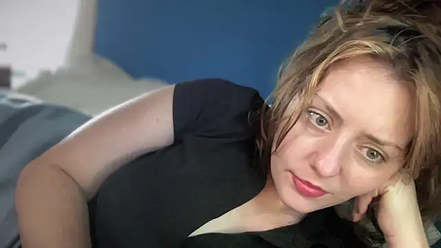 Snapshot of SkarlettRose96 chatting on September 17, 2025, 2:19 pm SkarlettRose96 online show from September 17, 2025, 2:19 pm