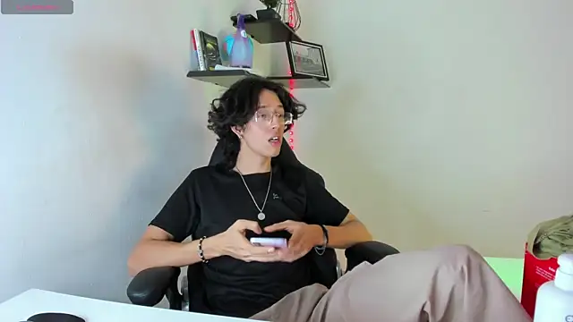 manu vera online show from October 18, 2025, 2:57 am