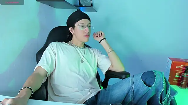 manu vera online show from November 5, 2025, 2:36 am