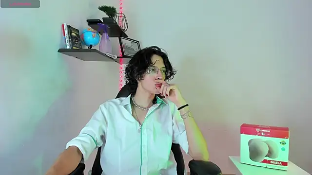 manu vera online show from October 19, 2025, 2:36 am