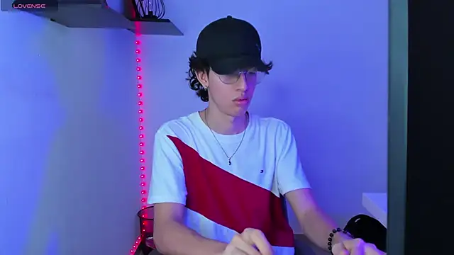 Snapshot of manu_vera chatting on February 21, 2025, 6:59 pm manu vera online show from February 21, 2025, 6:59 pm