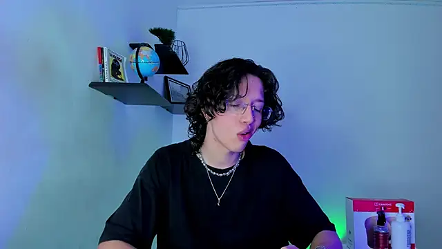 manu vera online show from November 28, 2025, 8:42 pm