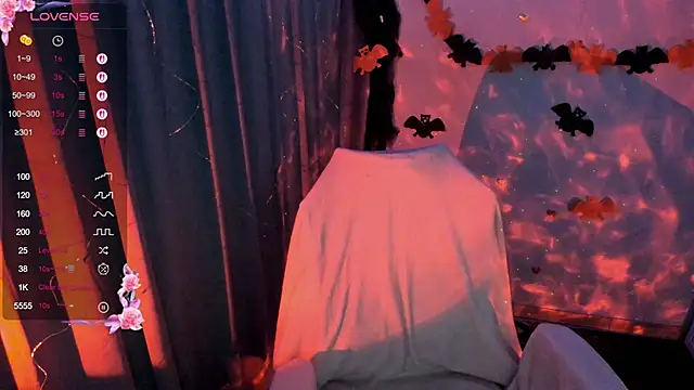 Lei White online show from October 27, 2025, 10:54 pm