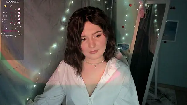 Lei White online show from February 5, 2025, 7:42 pm